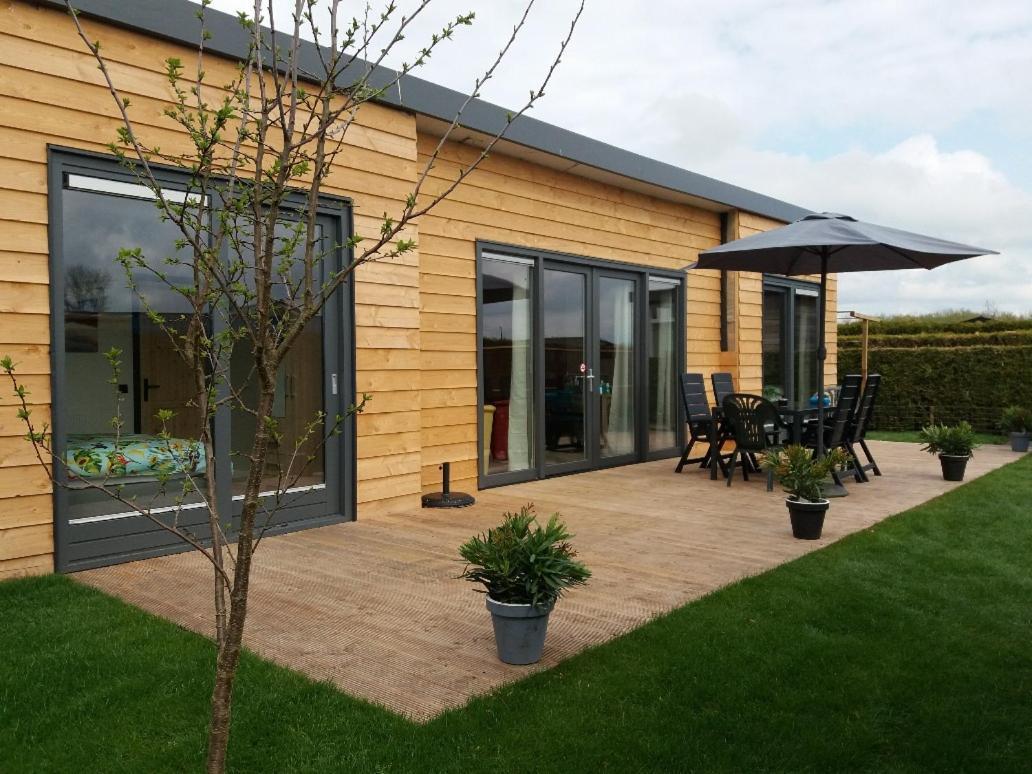 Luxe Vakantie Bungalow Met 3 Slaapkamers Dronrijp Exterior foto