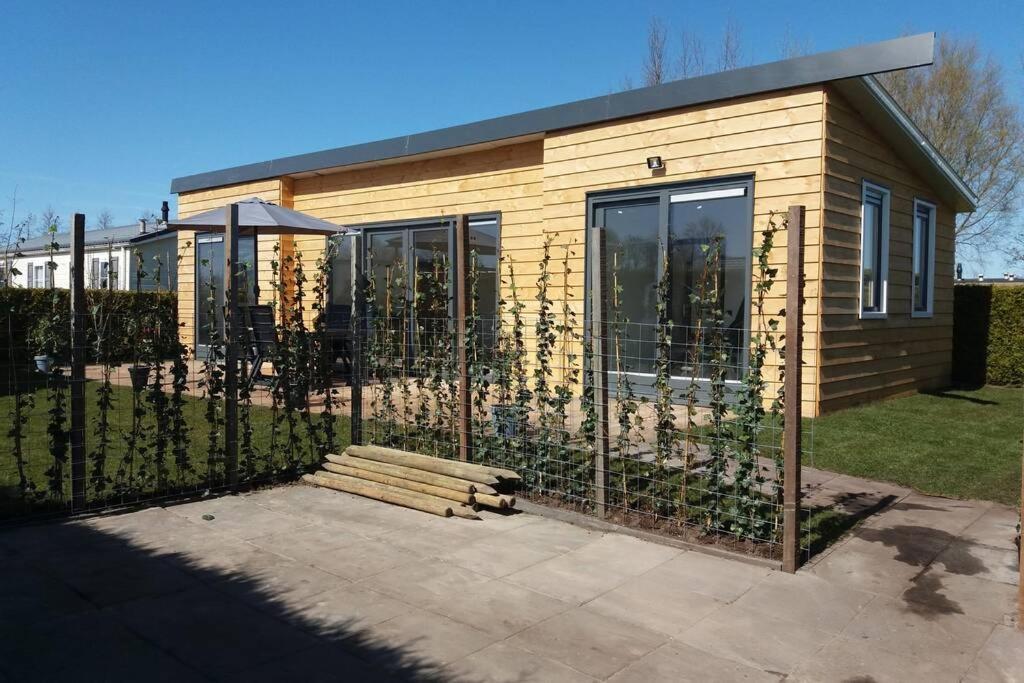 Luxe Vakantie Bungalow Met 3 Slaapkamers Dronrijp Exterior foto