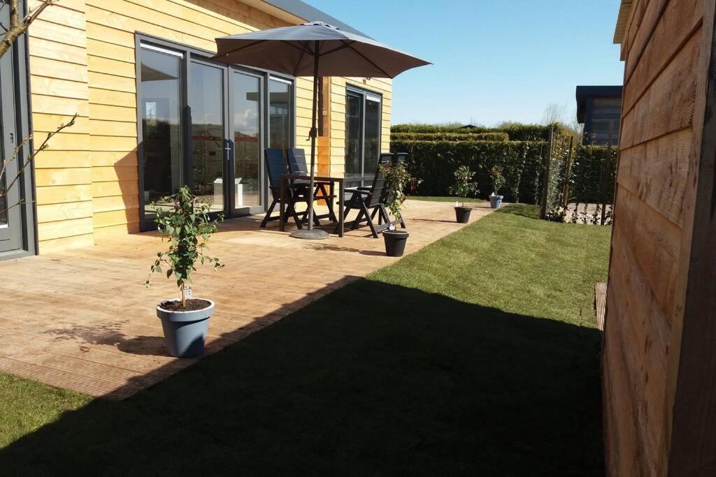 Luxe Vakantie Bungalow Met 3 Slaapkamers Dronrijp Exterior foto